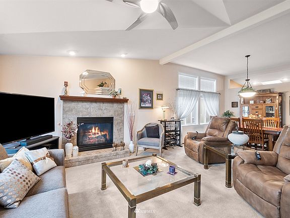 Open floorplan with living room flowing into the dining room