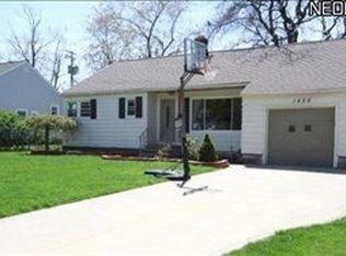 1422 Beaconfield Rd, Lyndhurst, OH 44124