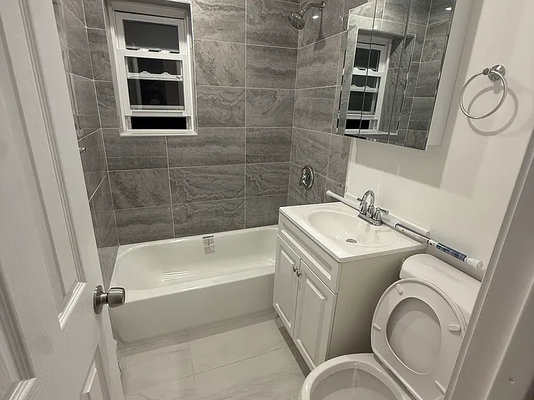 E Curtis St — Photo 10