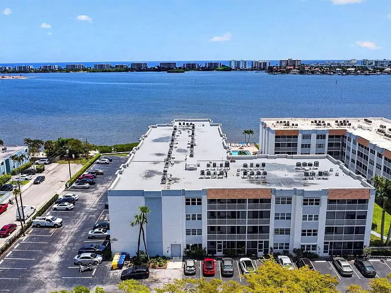 1502 S Lakeside Dr #214 — Photo 48