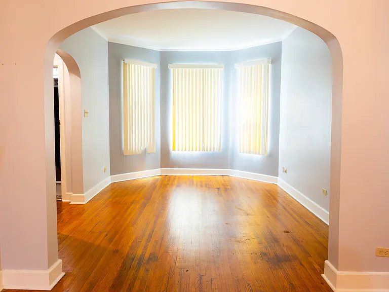 7250 S King Dr #1 — Photo 2