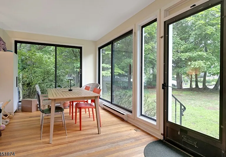 8 Franklin Pl — Photo 4