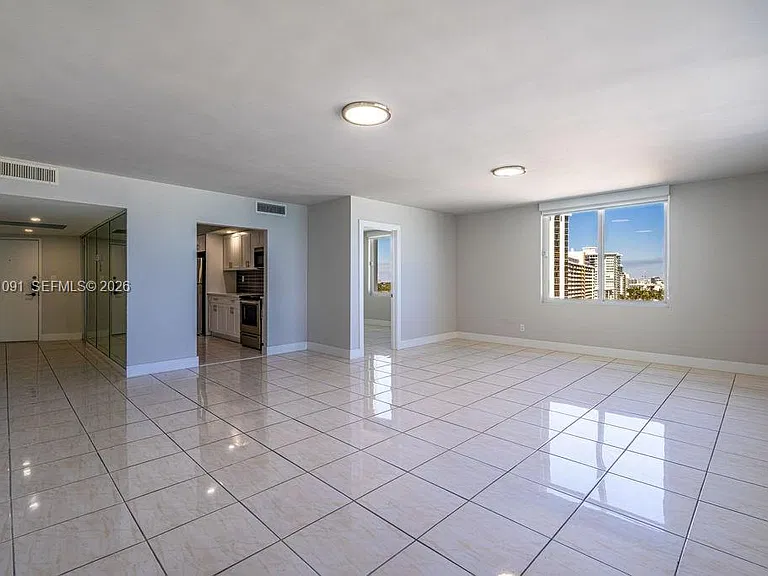 5401 Collins Ave #919 — Photo 7