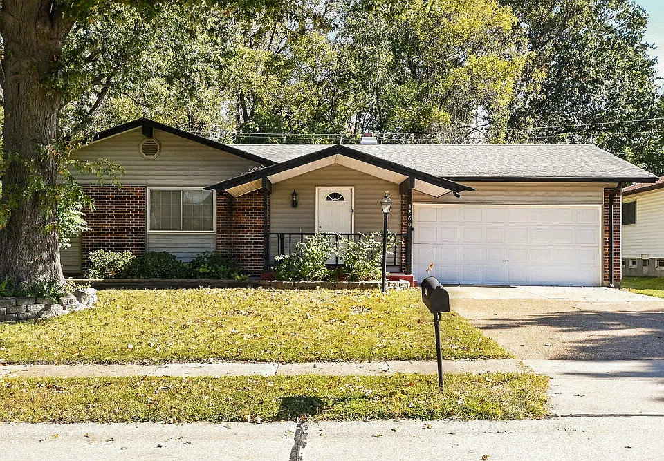3260 Churchill Dr