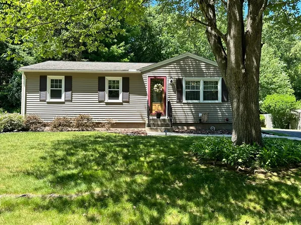 170 Treetop Ave, Springfield, MA 01118