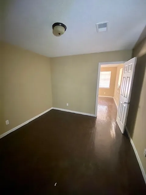 2 bed, 1.0 bath, $550 — Photo 3