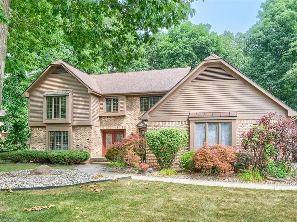 11523 Kings Coach Rd, Grand Blanc, MI 48439