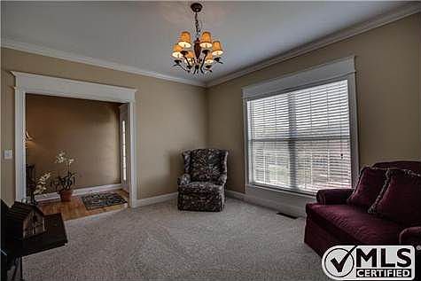 4th image of 425 Williamsport Dr