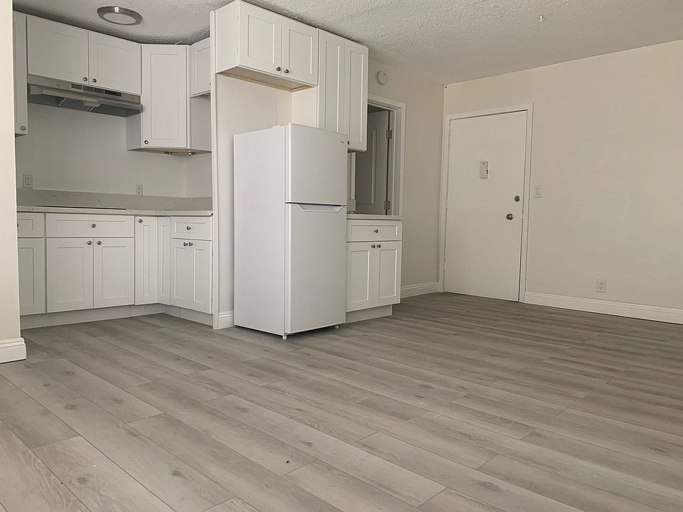 1st image of 5452 Sierra Vista Ave #206