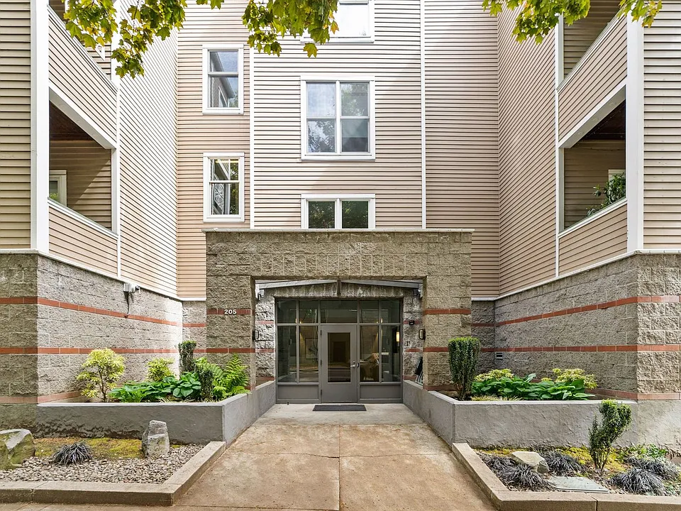 205 SW Montgomery St #204