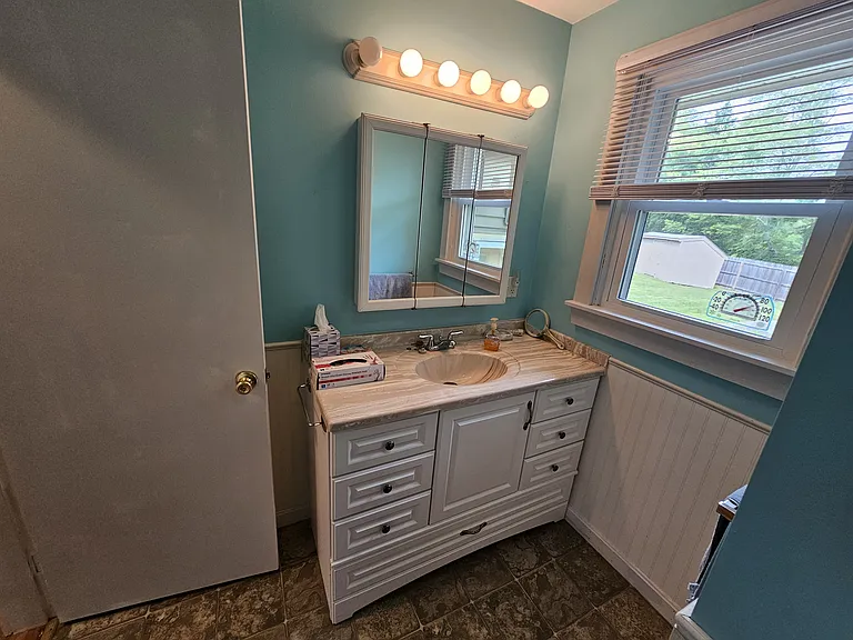 432 American Legion Hwy — Photo 7