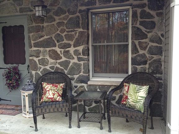 3rd image of 352 N Easton Belmont Pike