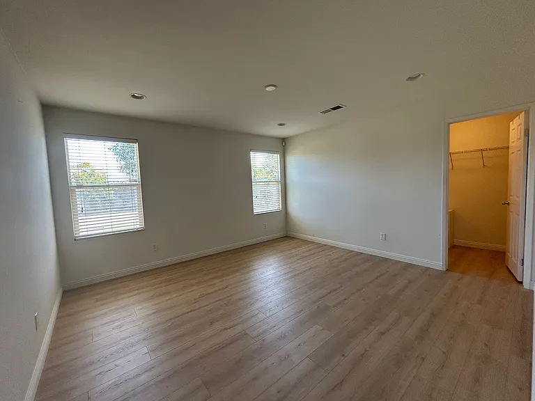 7346 Lower Creek Cir — Photo 24
