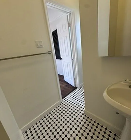 1425 S Curson Ave — Photo 22