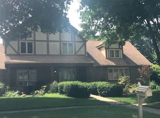 301 Sanders Ct, Yorkville, IL