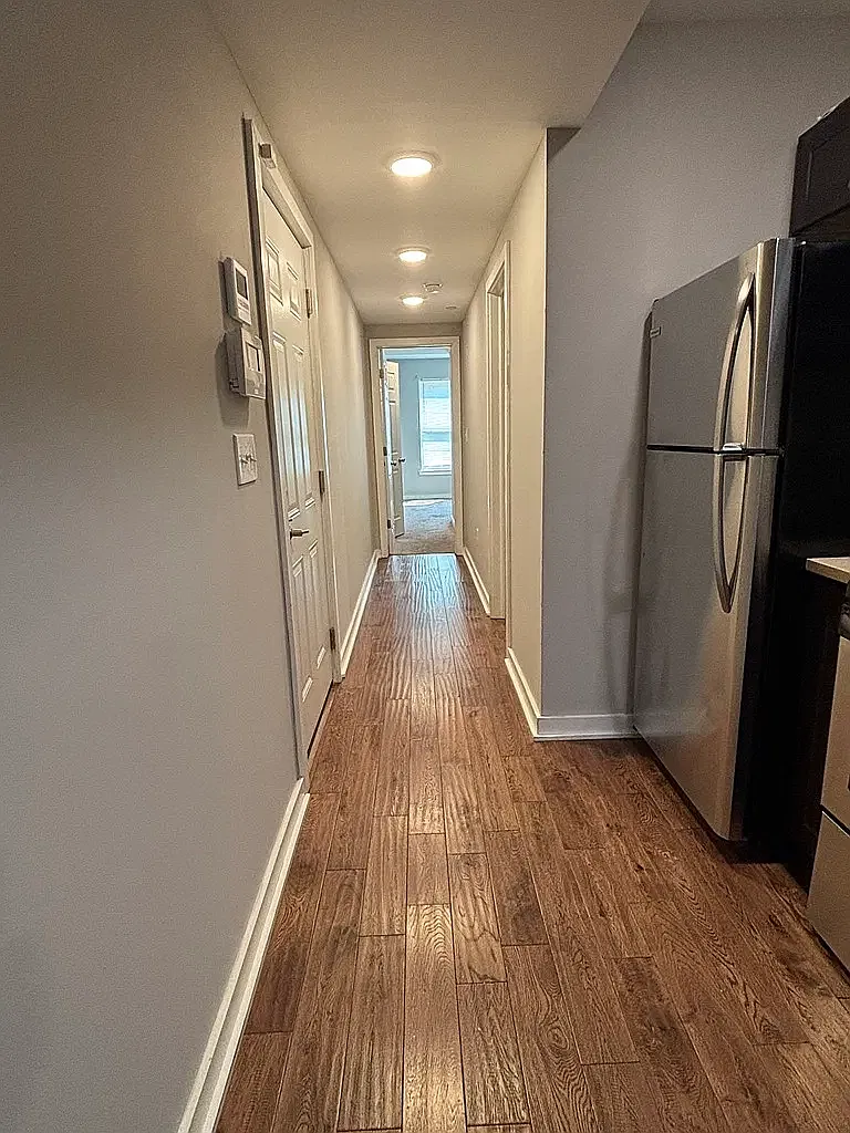 3 bed, 3.5 bath, 1100 sqft, $2,025 — Photo 4