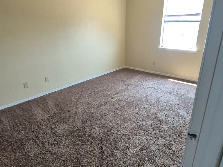 419 S Oakdale Dr #4 — Photo 7
