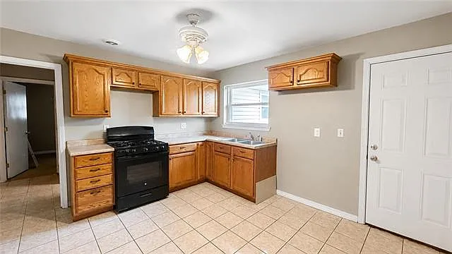 3 bed, 2.0 bath, 1565 sqft, $1,675 — Photo 3