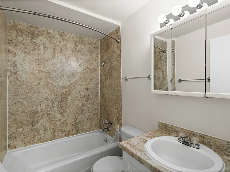 2 Bedroom 1.5 Bath w/Garage 787 Sq Ft 2 Bedroom 1.5 Bath w/Garage 787 Sq Ft