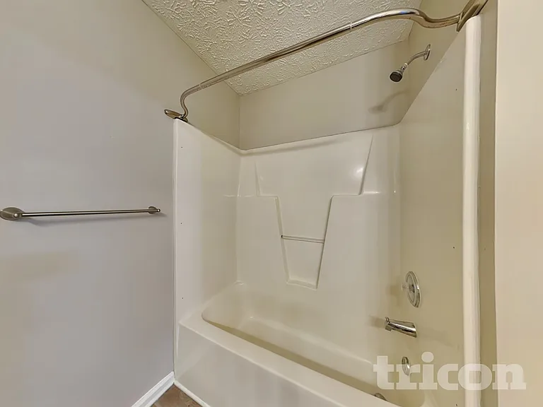 1829 Elkpark Dr — Photo 9