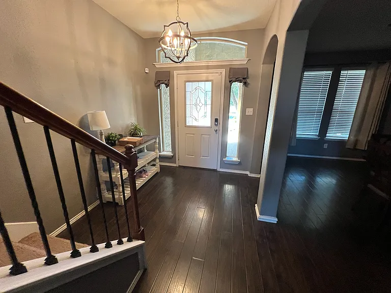 5561 Othello Dr — Photo 5