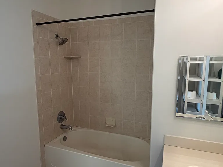 TUB / SHOWER