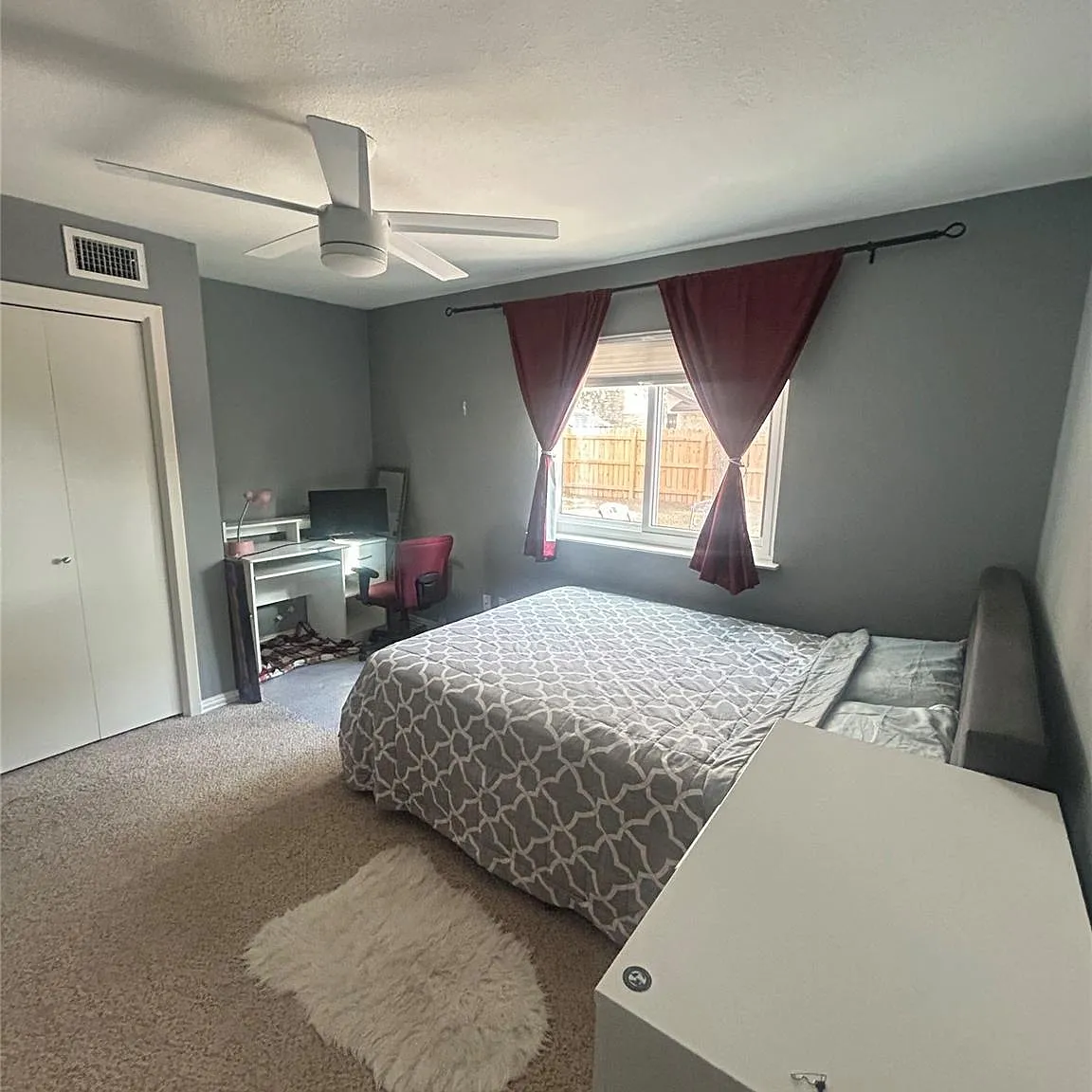 3 bed, 2.0 bath, 1637 sqft, $2,100 — Photo 3