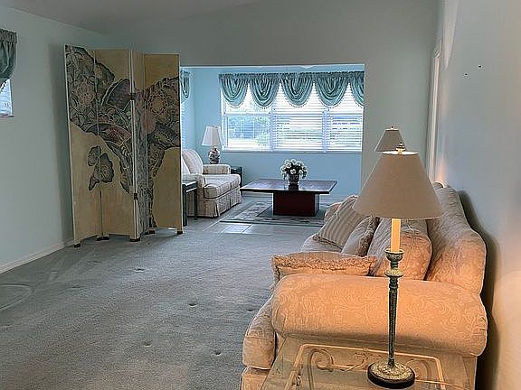 5th image of 600 E Lake Jasmine Cir Unit 600-205