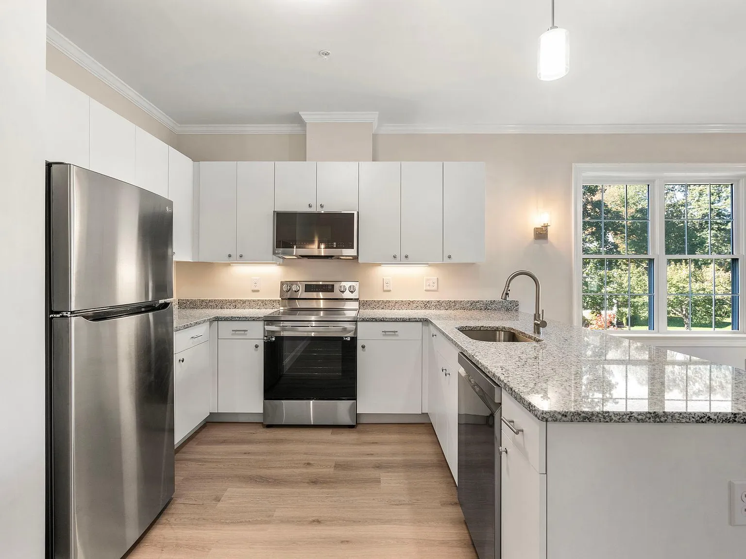 2 bed, 1014 sqft, $2,975 — Photo 4
