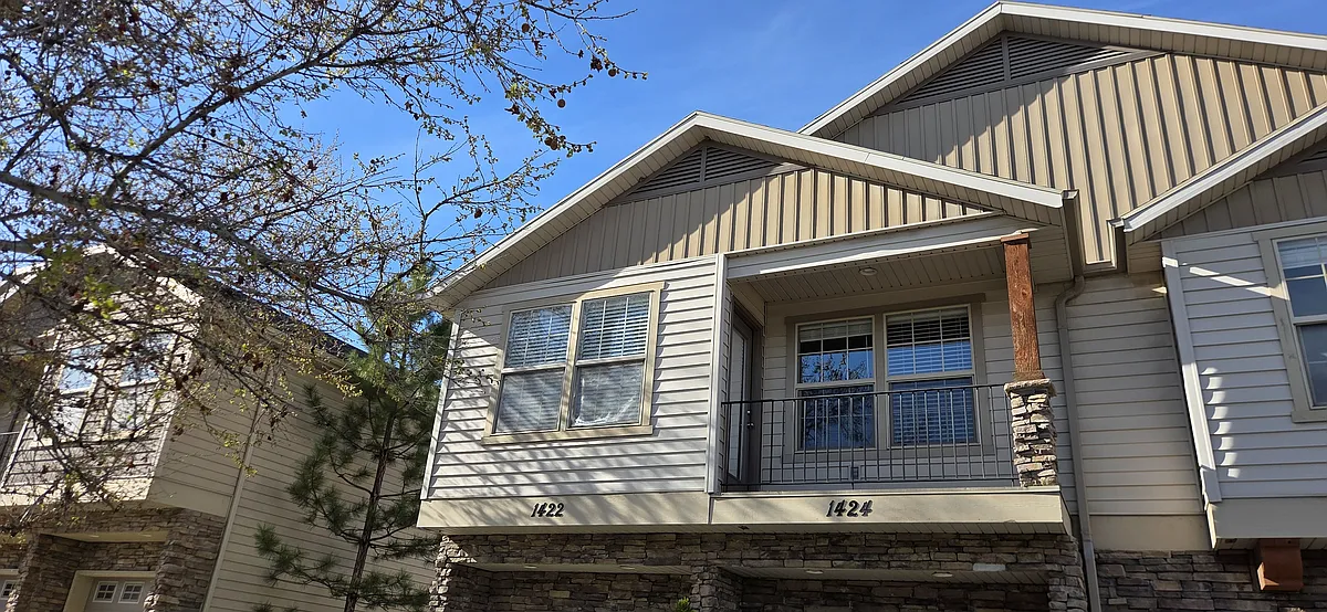 Building Photo - 1422 W Stone Meadow Dr