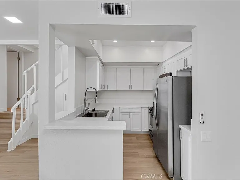 5142 Zelzah Ave #25 — Photo 8