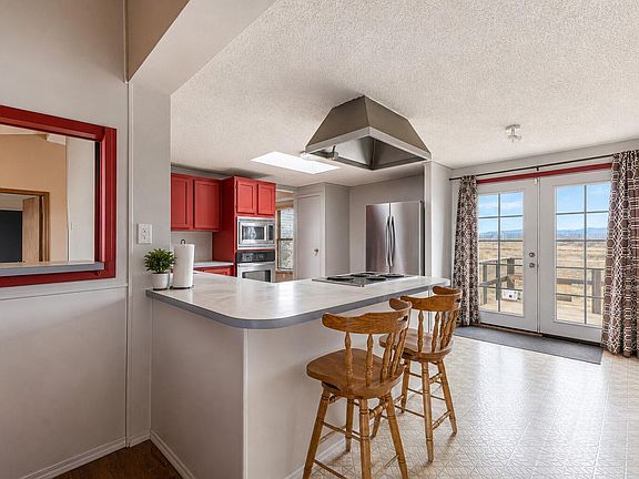 4th image of 70 Clara Ln