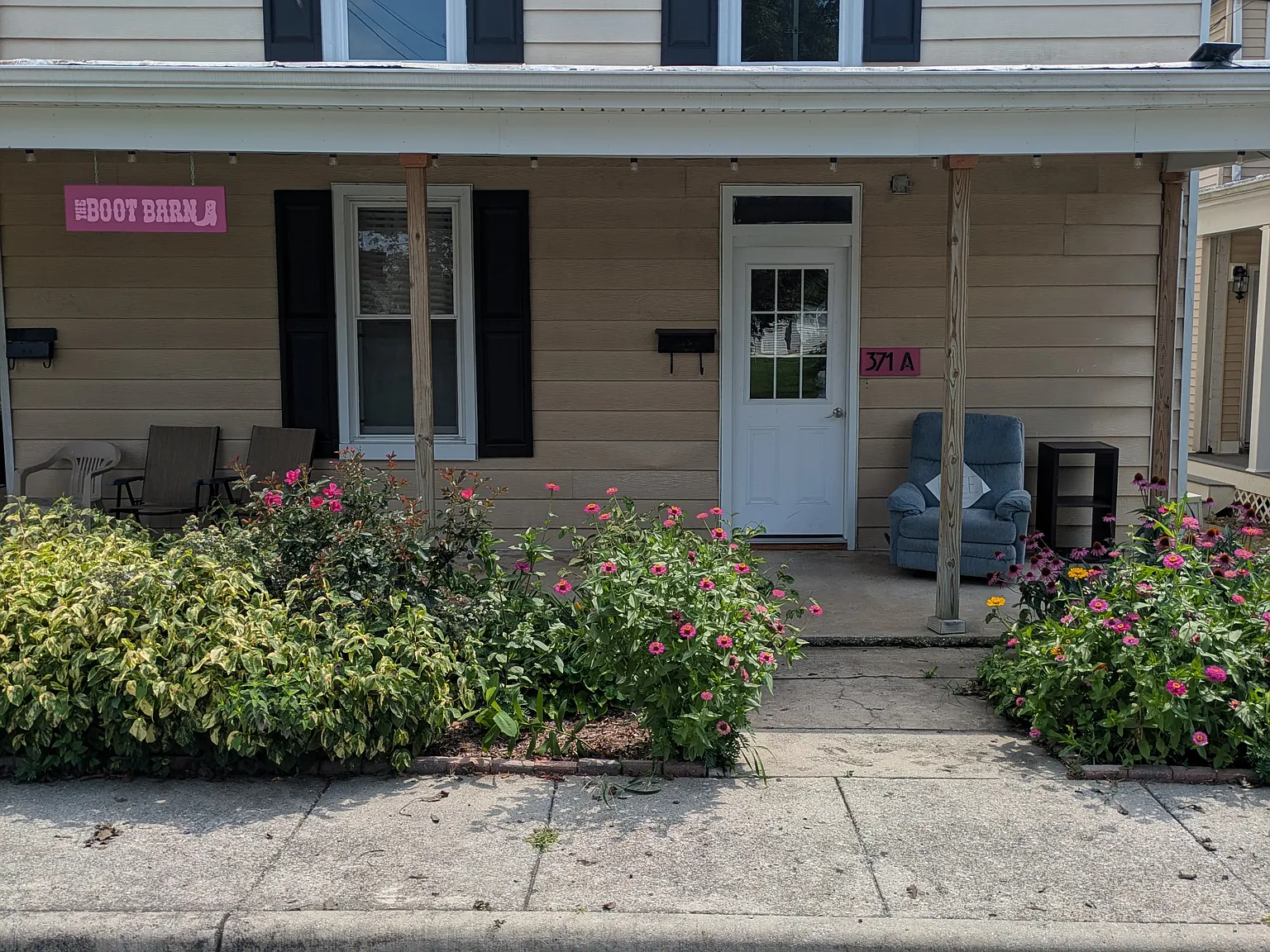 2 bed, 1100 sqft, $1,240 — Photo 2