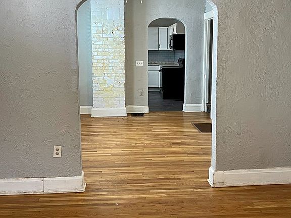 5th image of 25 E Barthman Ave