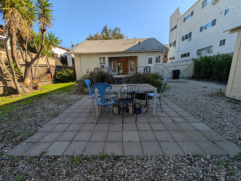 849 N West Knoll Dr — Photo 40