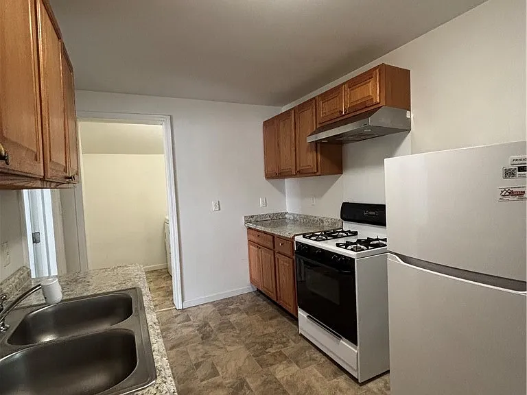 511 Lansing St — Photo 7