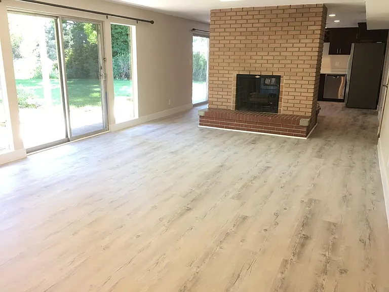 E Skyline Dr — Photo 2