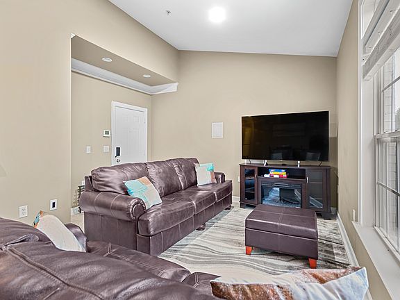3rd image of 104 Sunset Dr