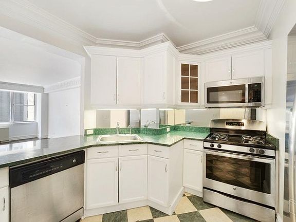 4th image of 155 E 55th St APT 9H
