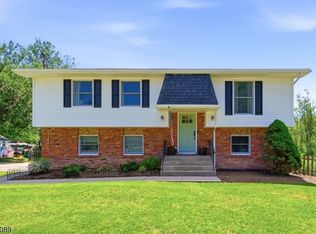 1 Hampton Spring Rd, Newton, NJ 07860