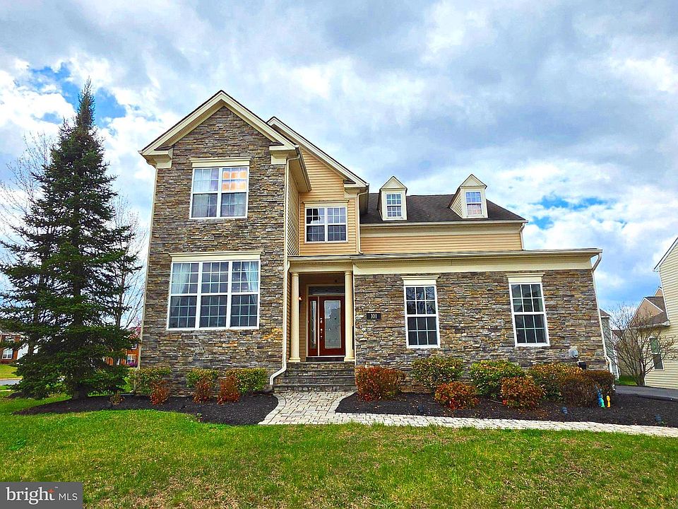 1st image of 101 Darden Ct W