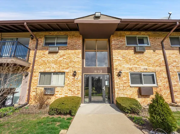 832 E Old Willow Rd APT 203, Prospect Heights, IL 60070