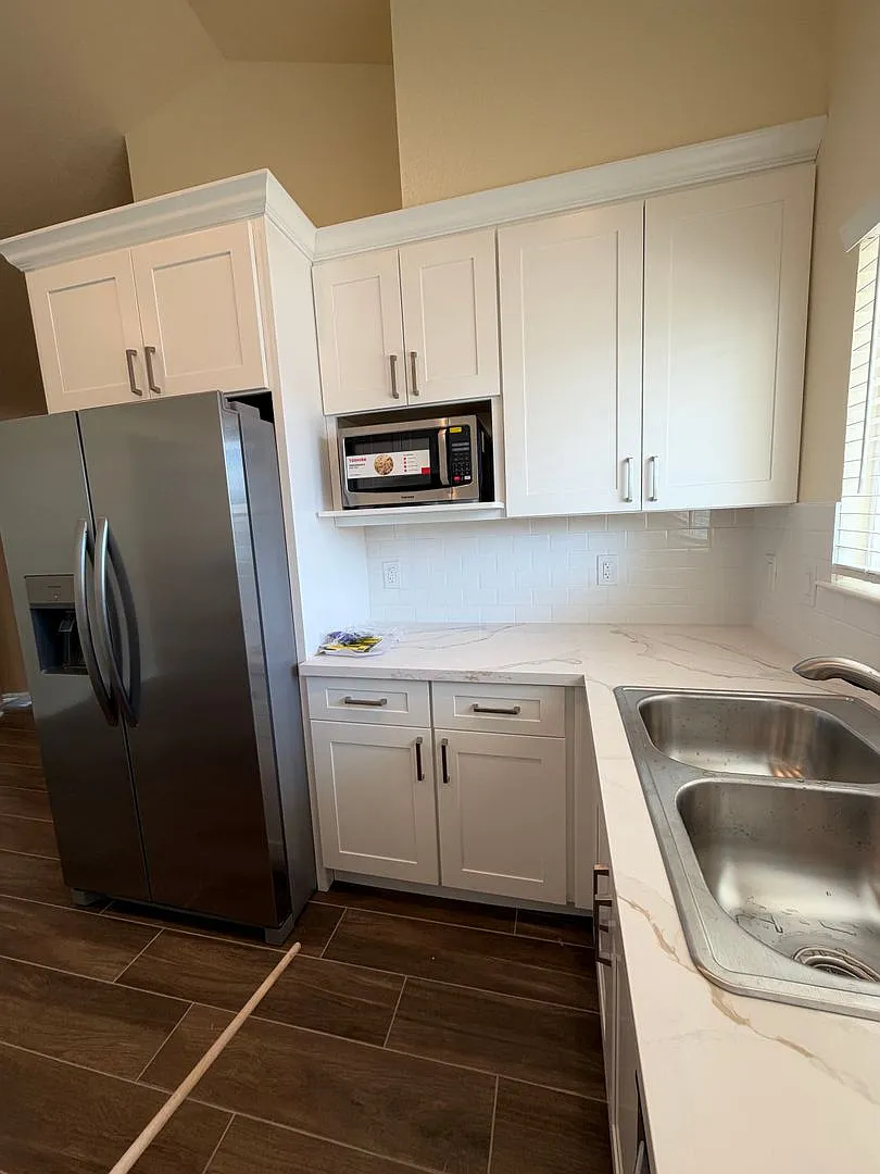 Updated 3 bedroom home — Photo 2