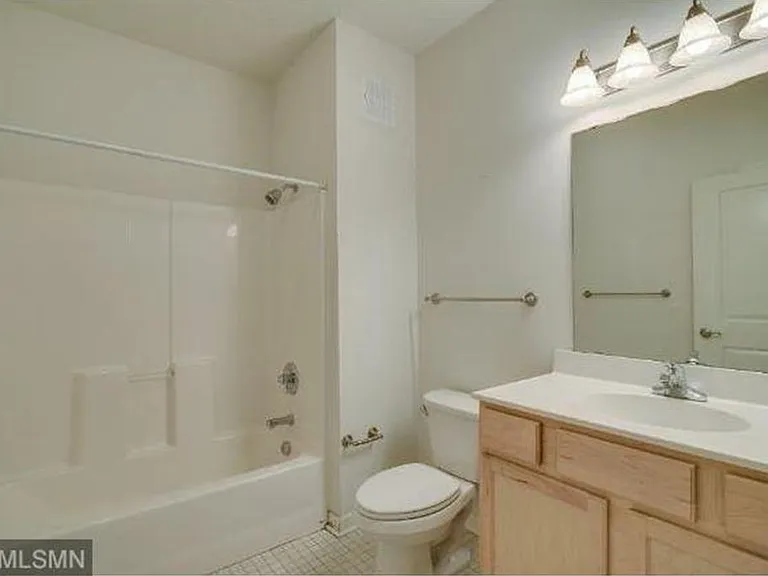 619 8th St SE #309 — Photo 4