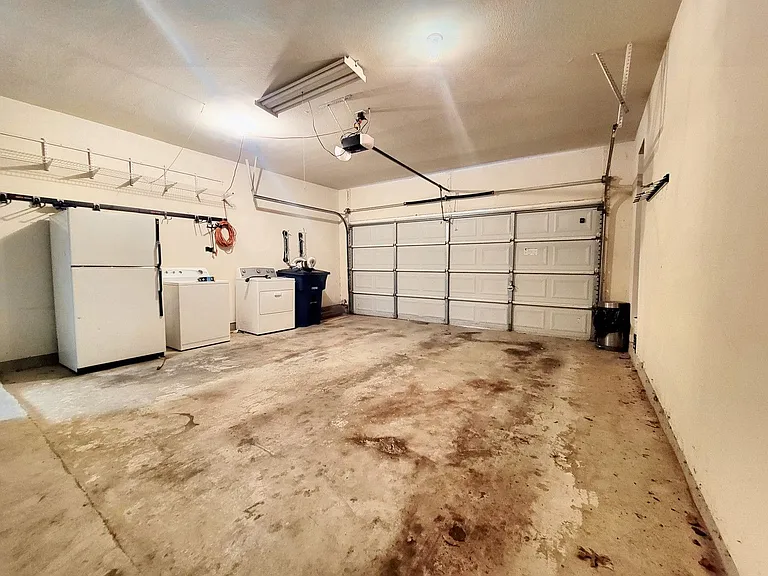 1617 Sunterro — Photo 36