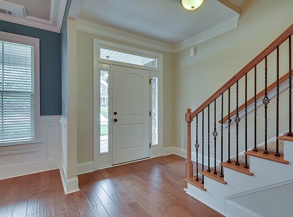 3rd image of 732 Spotswood Dr