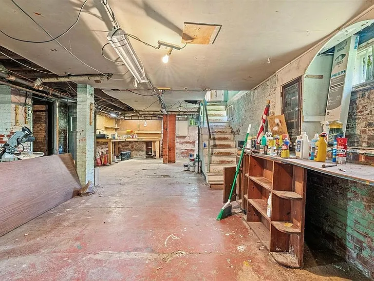 20 Stark Ave — Photo 34