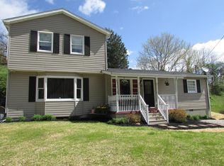 225 Parkview Dr, Paintsville, KY 41240