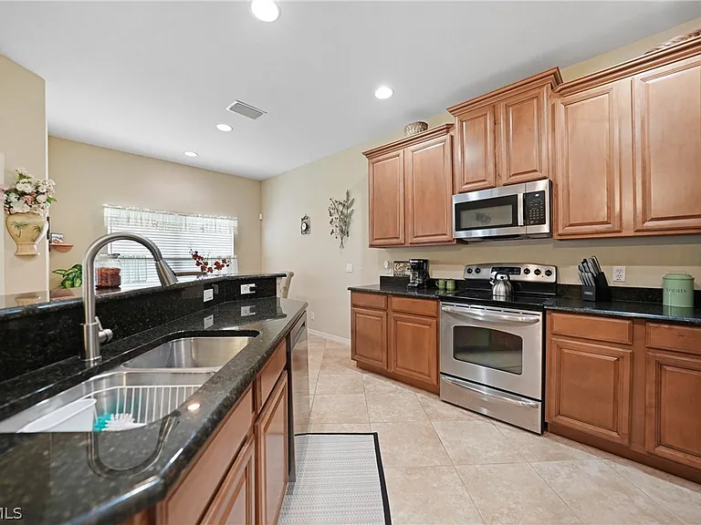 2454 Blackburn Cir — Photo 2