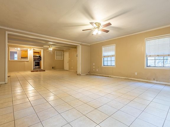 5th image of 800 W D St